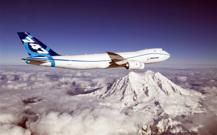 보잉 747 항공기, 산, 구름 배경 화면 그림