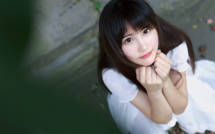 사랑스러운 중국 소녀를보고 배경 화면 그림