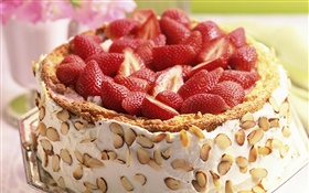 견과류 딸기 케이크