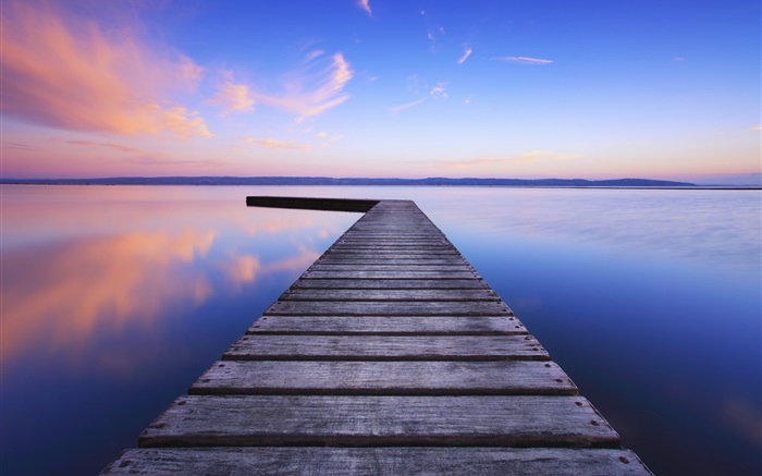 목조 다리, 호수, 새벽, 푸른 하늘 배경 화면 그림