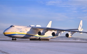 안토 노프 An-225 항공기, 공항