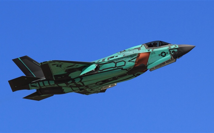 하늘에서 F-35A 라이트닝 II 전투기 비행 배경 화면 그림