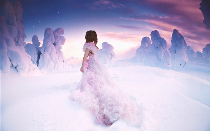겨울에 핑크 드레스 소녀, 두꺼운 눈 배경 화면 그림