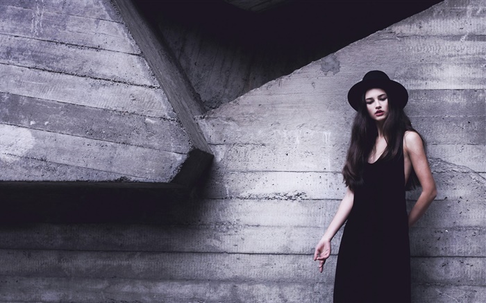 검은 드레스 소녀, 모자, 벽 배경 화면 그림