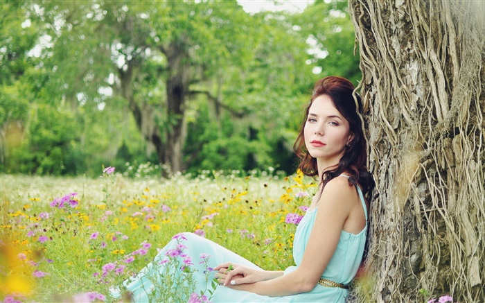 라이트 블루 드레스 소녀, 여름, 꽃, 나무 배경 화면 그림