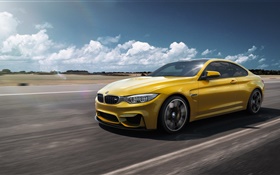 BMW M4 F82 노란색 자동차 속도 HD 배경 화면