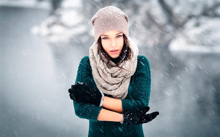 추운 겨울, 눈, 바람, 장갑, 모자 소녀 배경 화면 그림