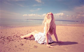 해변에서 여자 휴식, 햇빛, 여름