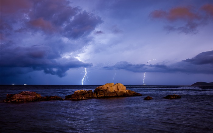 바다, 번개, 폭풍, 돌, 밤, 구름 배경 화면 그림