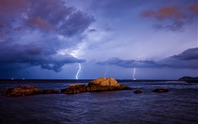 바다, 번개, 폭풍, 돌, 밤, 구름 HD 배경 화면