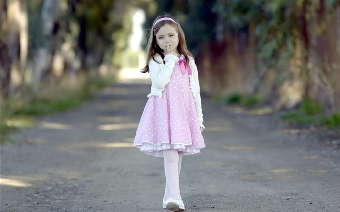 귀여운 아이, 핑크 드레스 소녀,도, 나무 배경 화면 그림