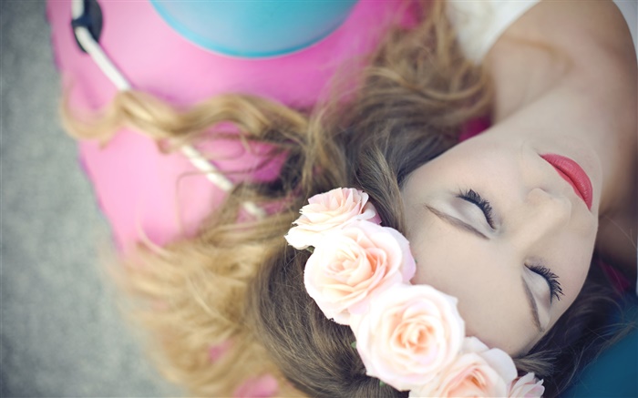 소녀 수면, 꽃, 장미, 화환 배경 화면 그림