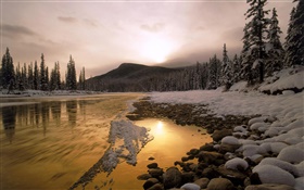 겨울, 숲, 눈, 산, 강 아름 다운 석양 HD 배경 화면