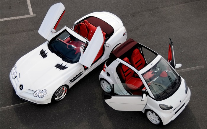 보통 작은 메르세데스 - 벤츠 흰색 자동차, 배경 화면 그림