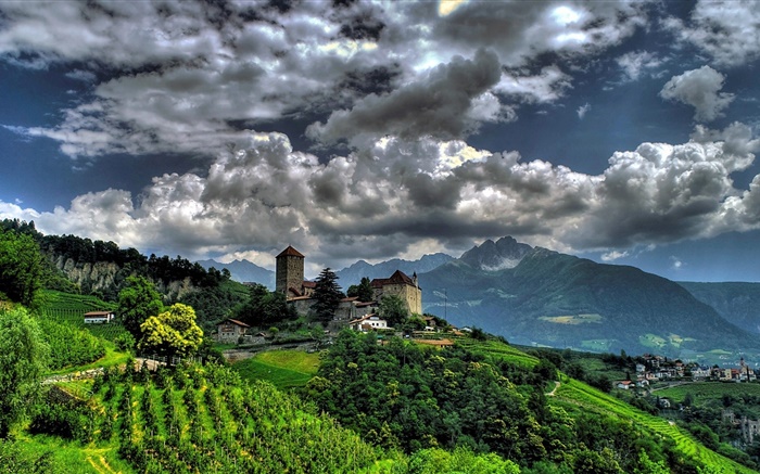 티롤로, 이탈리아, 마을, 집, 나무, 산, 구름 배경 화면 그림