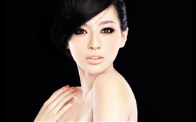 아시아 모델 소녀, 얼굴, 눈, 손, 검은 배경