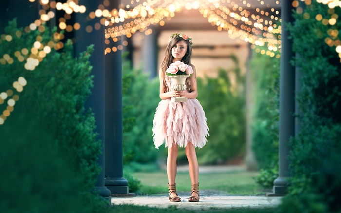 귀여운 핑크 드레스, 소녀, 꽃다발, 조명 배경 화면 그림