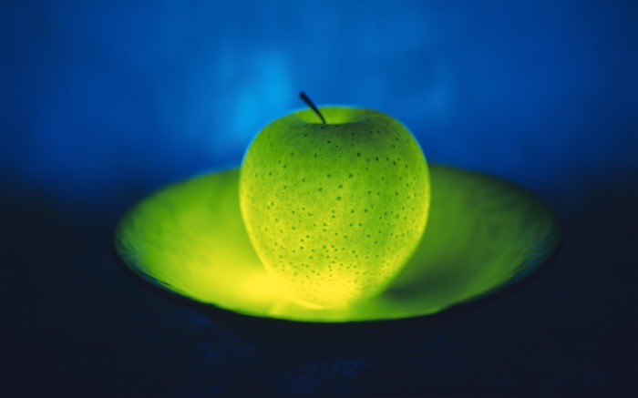 라이트 과일, 접시에 녹색 사과 배경 화면 그림