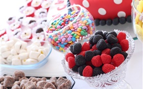 달콤한 음식, 사탕, 검은 색과 붉은 열매 HD 배경 화면