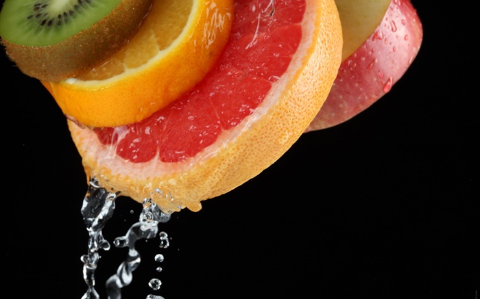 과일 조각, 사과, 키위, 오렌지, 물 배경 화면 그림