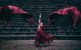 빨간 드레스 여자 댄스, 계단