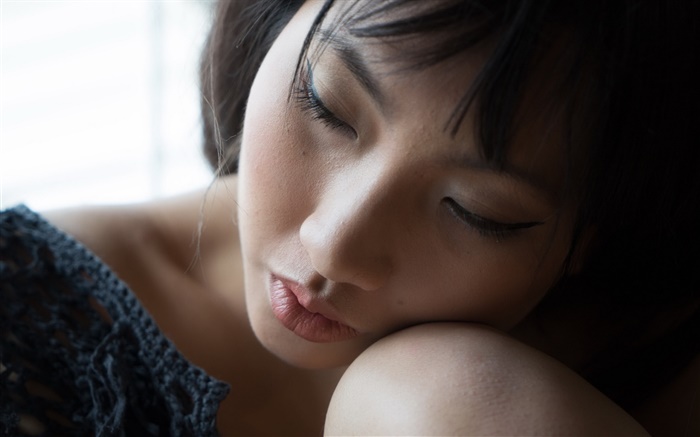 자고있는 아시아 소녀 배경 화면 그림