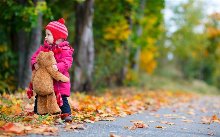 가을에는 귀여운 아기와 테디 베어 배경 화면 그림