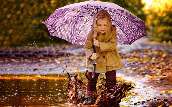 귀여운 어린 소녀, 물, 우산 배경 화면 그림